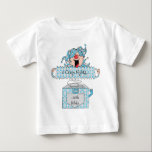 Camiseta Para Bebê Hanukkah Baby Fine Jersey T-Shirt "Dreidel in Box"<br><div class="desc">Hanukkah Baby Fine Jersey T-Shirt, Blue/Silver "Dreidel in the Box". Personalize apagando, "8 noites loucas... com Robby" e escolhendo o estilo de fonte, cor, tamanho e texto favoritos. (Este design pode ser impresso em diferentes tamanhos, cores e estilos de roupa. Os preços podem variar, de acordo com a sua seleção.)...</div>