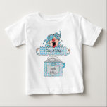 Camiseta Para Bebê Hanukkah Baby Fine Jersey T-Shirt "Dreidel in Box"<br><div class="desc">Hanukkah Baby Fine Jersey T-Shirt, Blue/Silver "Dreidel in the Box". Personalize apagando, "8 noites loucas... com Robby" e escolhendo o estilo de fonte, cor, tamanho e texto favoritos. (Este design pode ser impresso em diferentes tamanhos, cores e estilos de roupa. Os preços podem variar, de acordo com a sua seleção.)...</div>