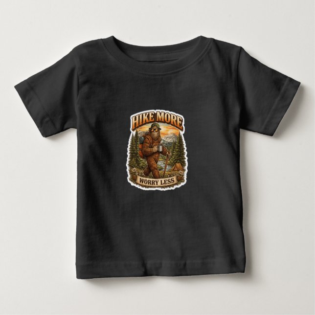 Camiseta Para Bebê Hike More Worry Less Bigfoot Camping (Frente)