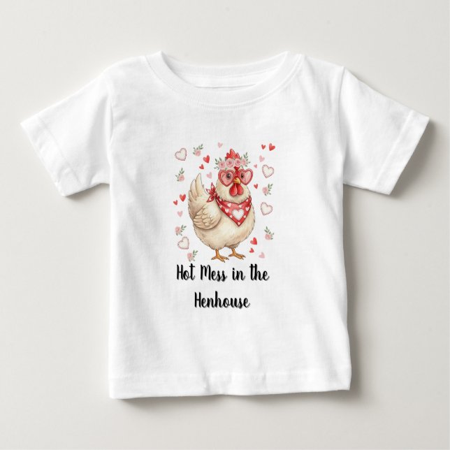 Camiseta Para Bebê Hot Mess in the Henhouse Valentine (Frente)