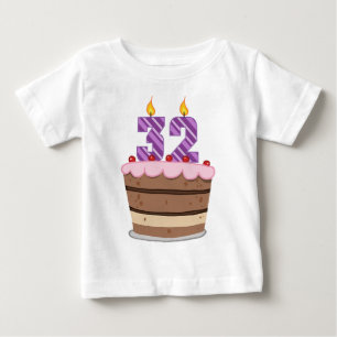 Camiseta Para Bebê Idade 32 no bolo de aniversário