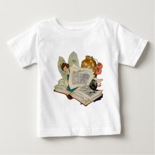 Camiseta Para Bebê Ilustração de Fada Devoradora de Livros Antigos