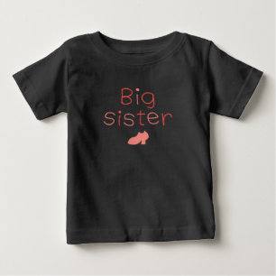 Camiseta Para Bebê "Irmã mais velha" com t-shirt dos calçados
