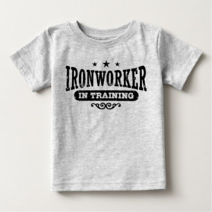 Camiseta Para Bebê Ironworker no treinamento
