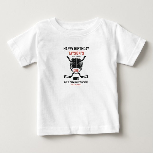 Camiseta Para Bebê It’s Game Time Hockey 1st Birthday Party (Frente)