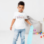 Camiseta Para Bebê Jesus me ama<br><div class="desc">Entre no mundo da fé e da moda com nossa camiseta cristã "Amor Como Jesus". Esta camisa cristã funde estética moderna com uma mensagem poderosa, apresentando letras de amor intricadamente tecidas numa composição vibrante de flores coloridas. Expresse sua devoção de uma forma moderna e chica, fazer uma ousada e bela...</div>