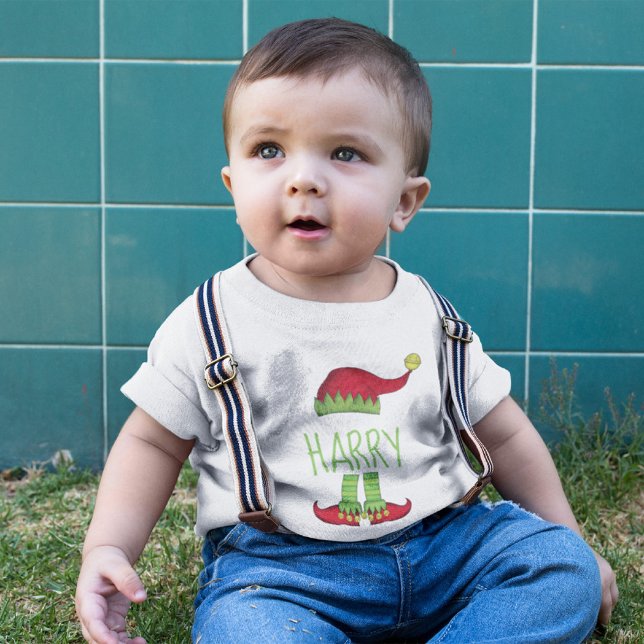 Camiseta Para Bebê Jingle Jolly Feliz Old Elf Hat e Calçados (Red and green Christmas cute elf custom baby t shirt.)