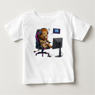 Camiseta Para Bebê Leão engraçado jogador sentado na cadeira de jogos
