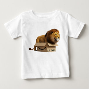 Camiseta Para Bebê Leão Majestoso em Pequena Caixa de Papelão Meme Di