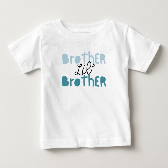 Camiseta Para Bebê Lil' Brother Tee. Companion to Big Brother Tee (Frente)