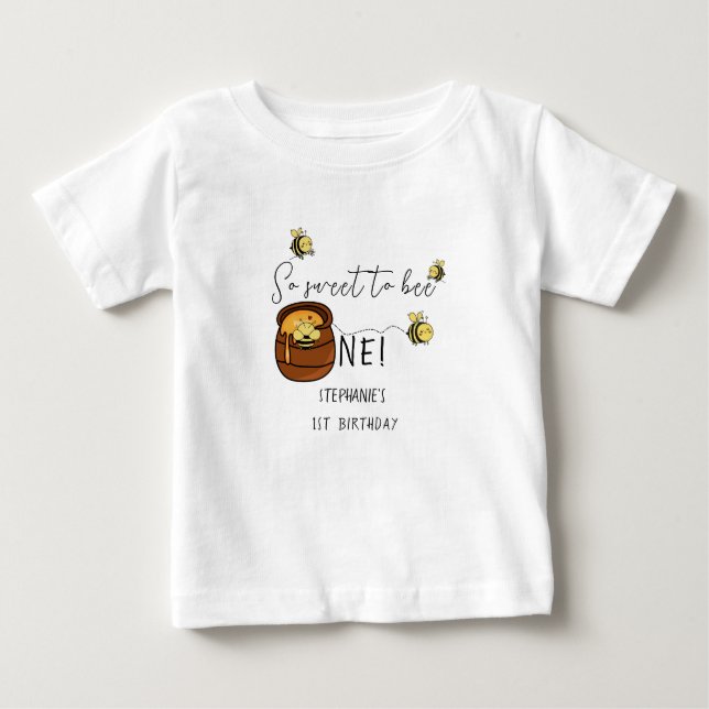 Camiseta Para Bebê Linda Abelha Tão Doce Para Ser Uma Abelha no 1º An (Frente)