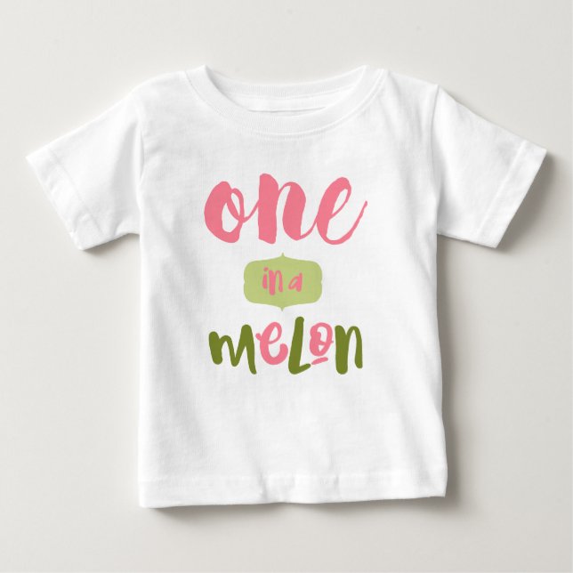 Camiseta Para Bebê Linda Menina de Um Ano Adorável em um Melão (Frente)