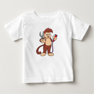 Camiseta Para Bebê Macaco como cabeleireiro com tesoura e Razor