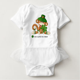 Camiseta Para Bebê Macaco-meia com Rua de Shamrock.