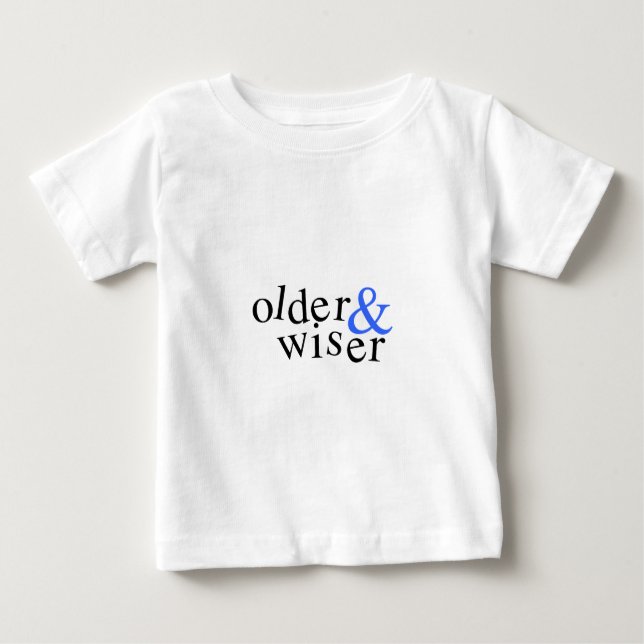 Camiseta Para Bebê Mais velho e mais sábio (Frente)
