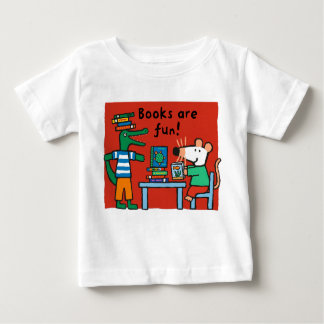 Camiseta Para Bebê Maisy e Charley leem livros