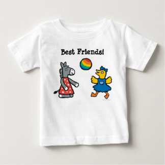 Camiseta Para Bebê Maisy na pré-escola com amigos no pátio