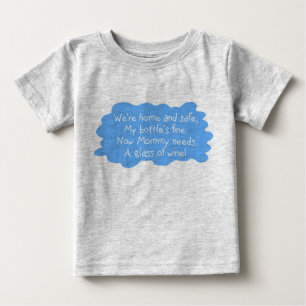 Camiseta Para Bebê Mamãe precisa de vinho azul