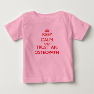 Camiseta Para Bebê Mantenha a calma e confie um osteopata