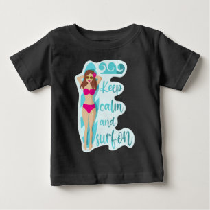 Camiseta Para Bebê Mantenha a calma e surfe na garota morena