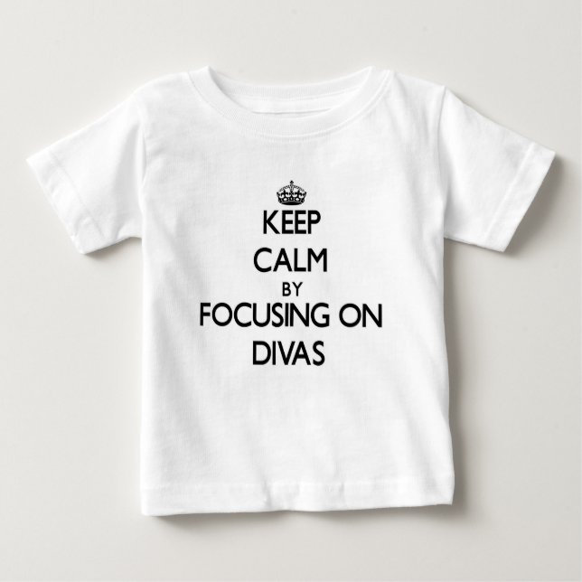 Camiseta Para Bebê Mantenha a calma focalizando em divas (Frente)