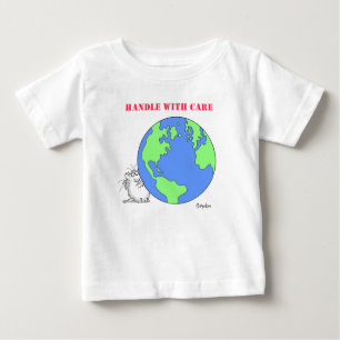 Camiseta Para Bebê MANUSEIRA COM CUIDADO BOynton Cat