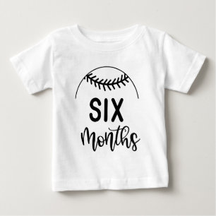 Camiseta Para Bebê Marco de Bebê de Beisebol de Seis Meses -