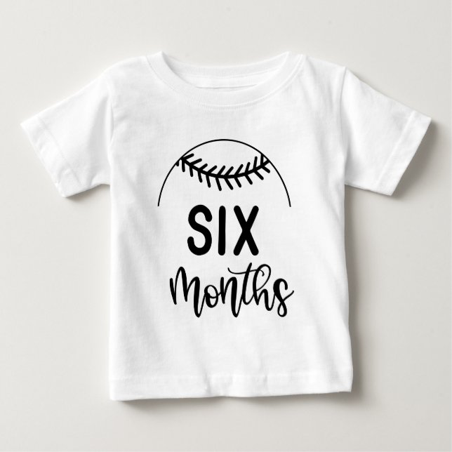 Camiseta Para Bebê Marco de Bebê de Beisebol de Seis Meses - (Frente)