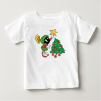 MARVIN THE MARTIAN™ posta estrela na árvore