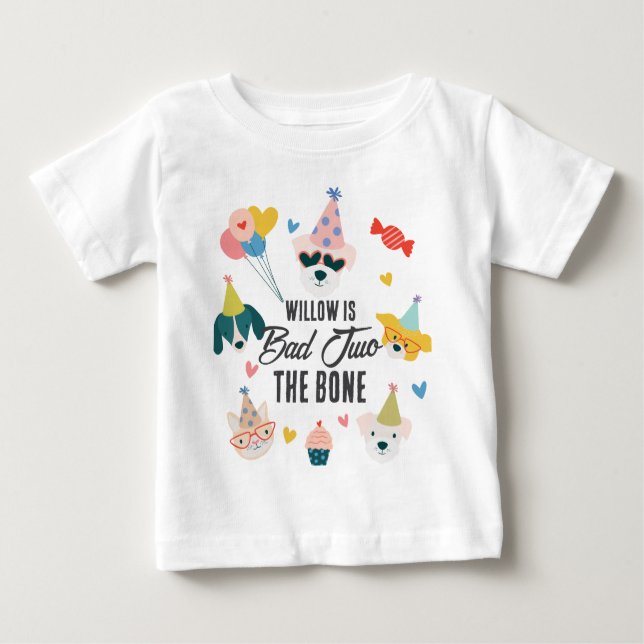 Camiseta Para Bebê Mau Dois o segundo aniversário de Cães Ossos e Bal (Frente)