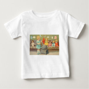 Camiseta Para Bebê Menina do vintage que joga com bonecas