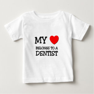 Camiseta Para Bebê Meu coração pertence a um DENTISTA