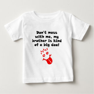 Camiseta Para Bebê Meu Irmão É Um Tipo De Grande Coisa