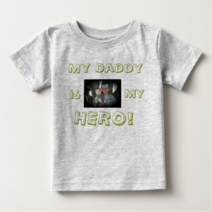 CAMISETA PARA BEBÊ MEU PAI É MEU HERÓI 2