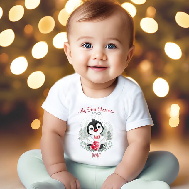 Camiseta Para Bebê Meu Primeiro Nome Personalizado do Pinguim de Nata (My First Christmas Penguin Personalized Name Baby T-Shirt)