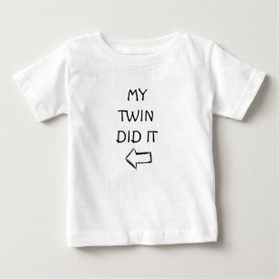 CAMISETA PARA BEBÊ **MEU TWIN** FEZ ISSO DE CAMISEIRA DE CRIANÇAS