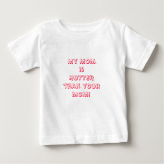 Camiseta Para Bebê Meu yourMom de Momis HOTTERthan!