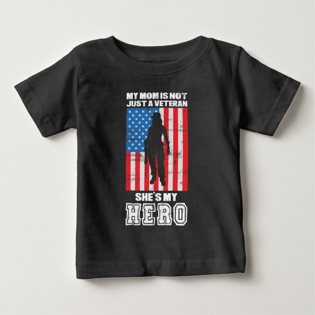 Camiseta Para Bebê Minha mãe não é apenas uma veterana. Ela é meu her (Frente)