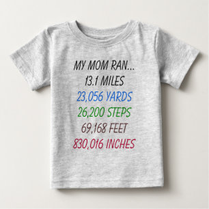 Camiseta Para Bebê Minha mamã funcionou 13,1 milhas