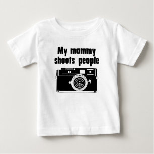 Camiseta Para Bebê Minha mamãe dispara em pessoas