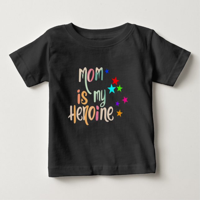 Camiseta Para Bebê Mom is my heroine (Frente)