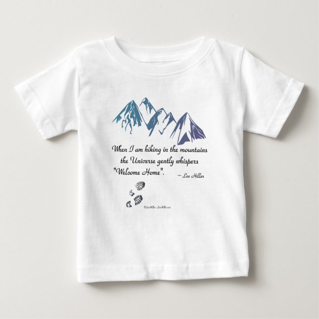 Camiseta Para Bebê Montanhas subindo sussurros do Universo Bem-vindos (Frente)