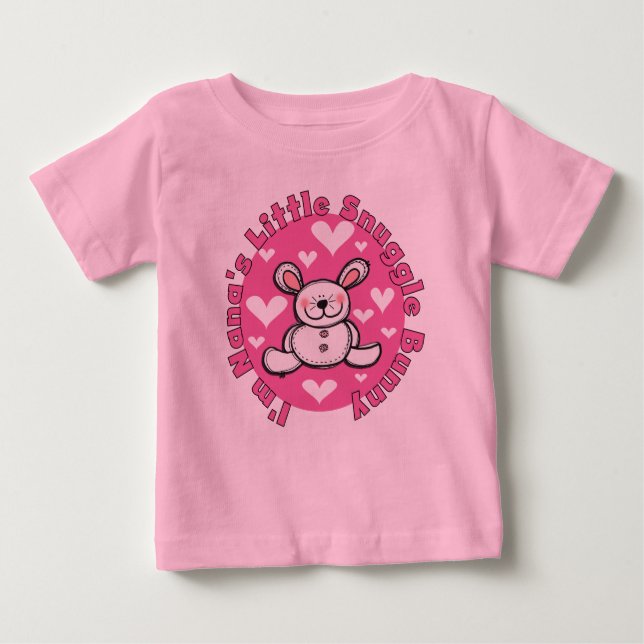 Camiseta Para Bebê Nana's Little Snuggle Bunny (Frente)