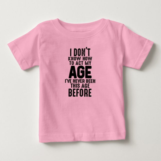 Camiseta Para Bebê Não Sei Como Adicionar Minha Idade Humor (Frente)