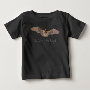 Camiseta Para Bebê Ninguém é o Little Angel. Halloween/ Bat/ Gótic