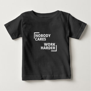 Camiseta Para Bebê Ninguém se importa de trabalhar mais