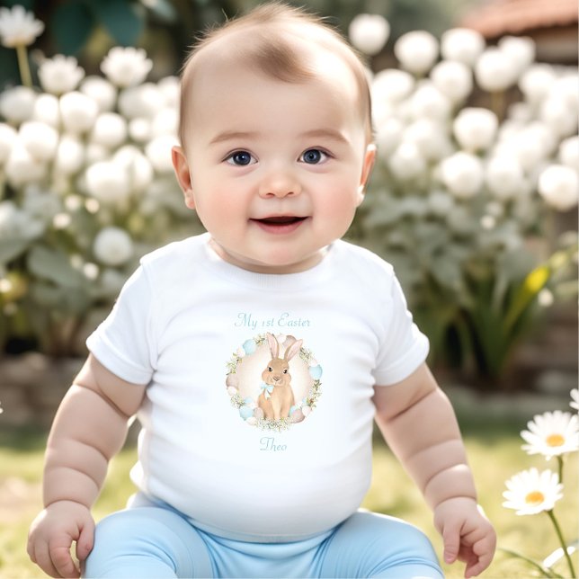 Camiseta Para Bebê Nome Personalizado Coelhinho Bonito de Primeira Pá (First Easter Cute Bunny Personalized Name Blue Baby T-Shirt)
