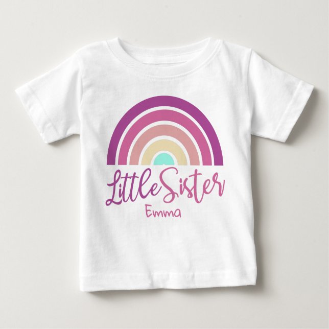 Camiseta Para Bebê Nome personalizável de irmãzinha do arco-íris boni (Frente)