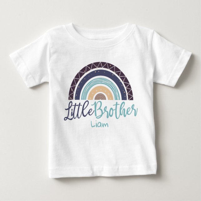 Camiseta Para Bebê Nome personalizável do irmão mais novo do arco-íri (Frente)