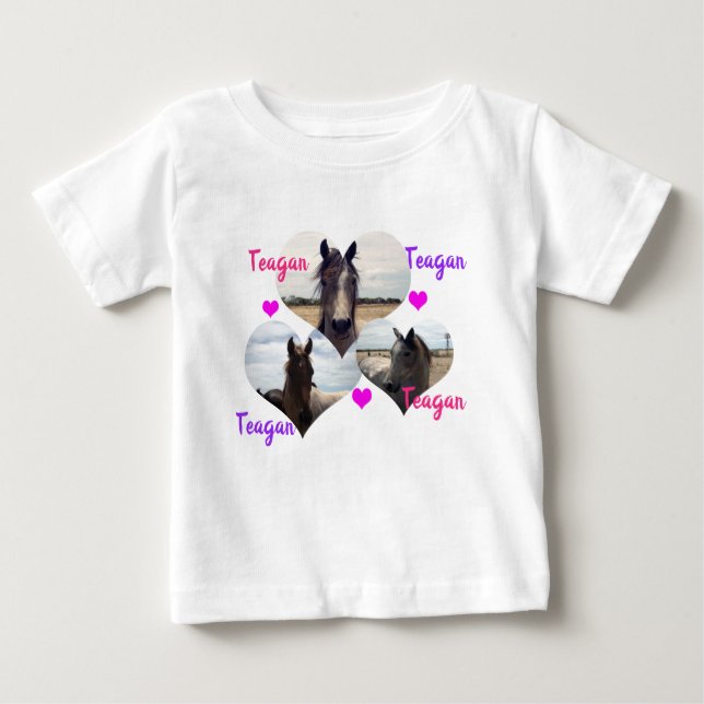 Camiseta Para Bebê Nome Teagan Com Cavalos Nos Corações, (Frente)
